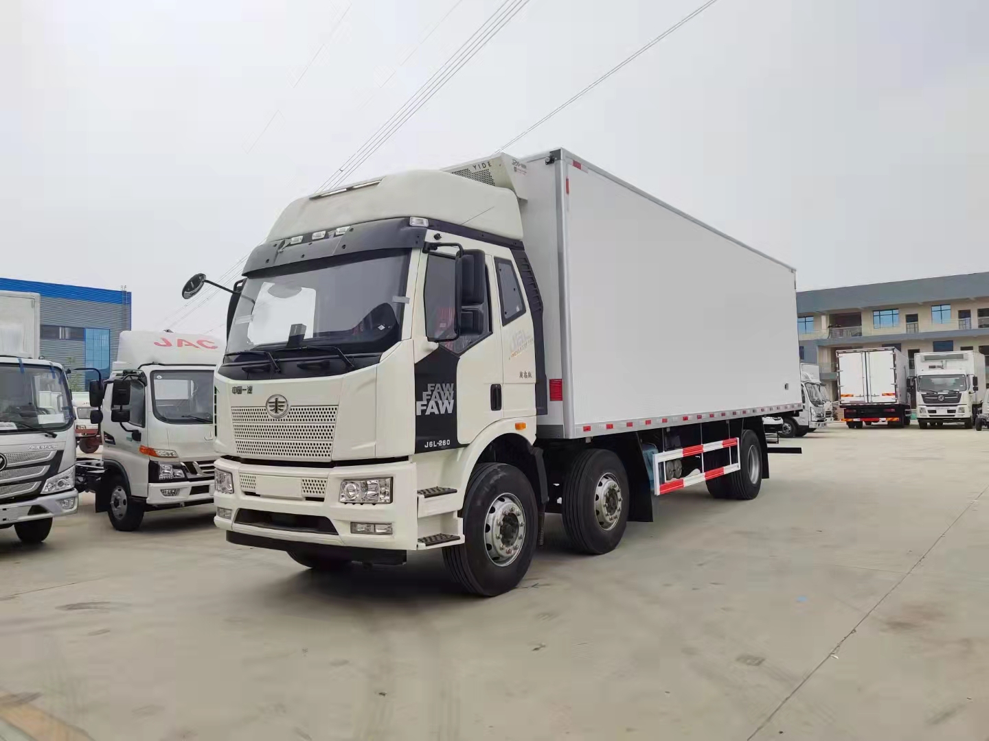 國(guó)六解放J6L小三軸8.7米冷藏車